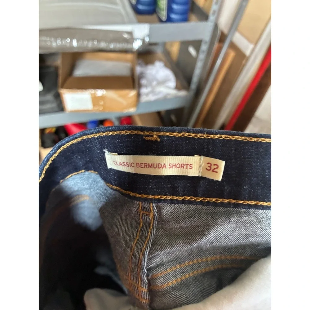 Levi Strauss Classic Bermuda Shorts Dark Wash Indigo Denim Size 32 7998